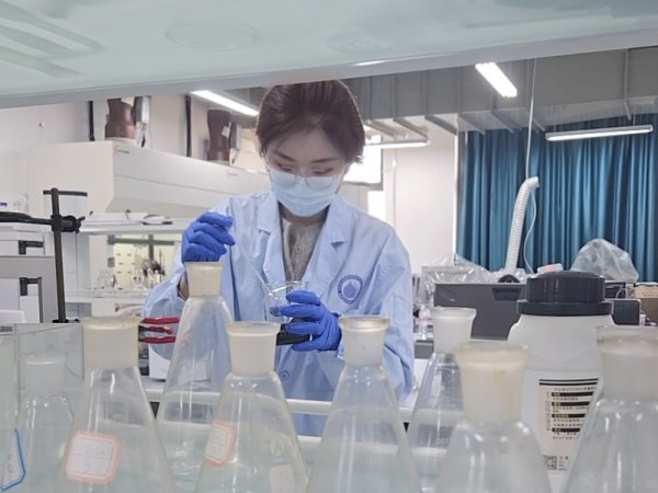 满盈网配资 从专科生到博士，从运动小白到健美冠军！这很“新青年”！