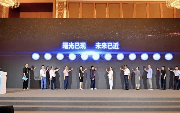 汇金财富 AI教育从零散探索，迈向系统重构 首届“AI全学段教育新生态论坛”在蓉举行