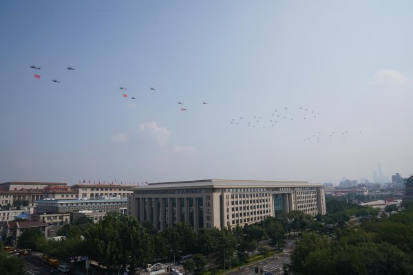 倍操盘 正义必胜、和平必胜、人民必胜！空中护旗梯队率先飞过天安门